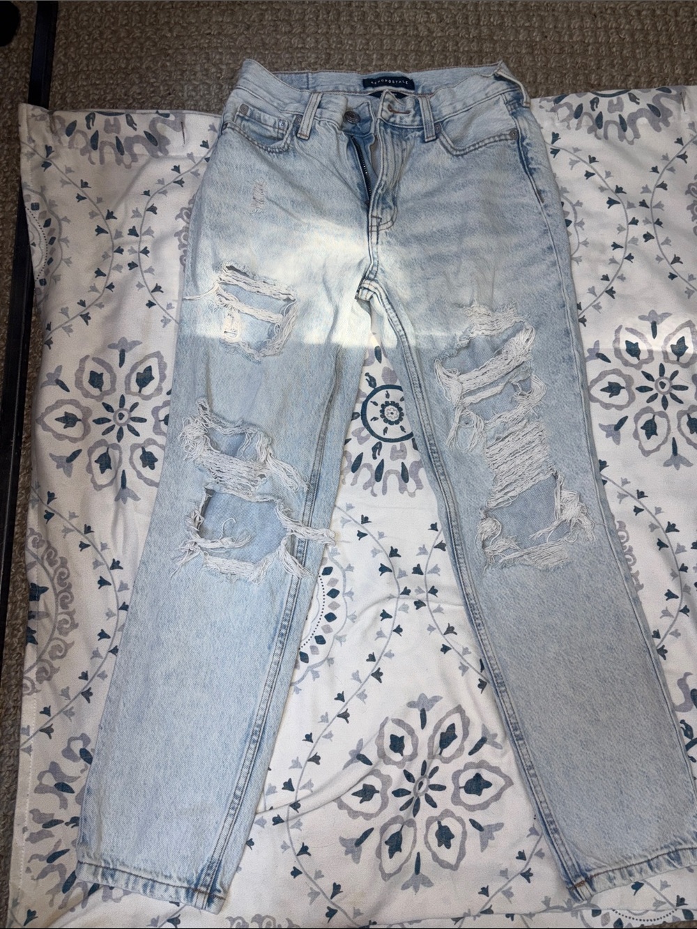 Aeropostale sz 0 Mom Jeans Light Blue Distressed.